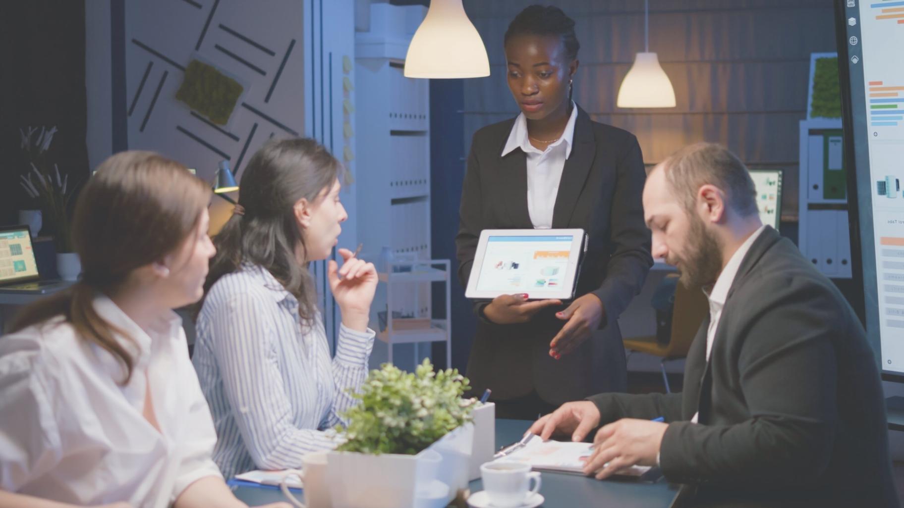 Analyse détaillée de documents comptables lors d'une session de formation